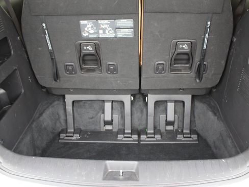 Used 2024 Kia Carnival EX image 19