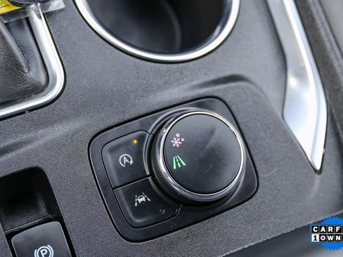 Used 2022 Chevrolet Traverse LT image 24