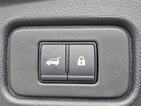 New 2025 Nissan Pathfinder SV image 9