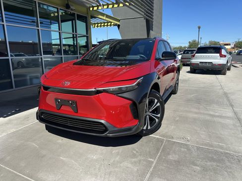 Used 2024 Toyota bZ4X XLE w/ Weather Package image 2