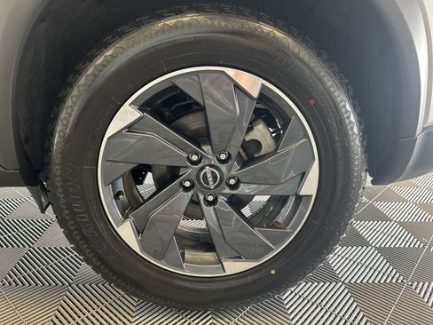 Used 2025 Nissan Rogue SV image 8