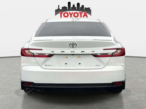Used 2025 Toyota Camry SE image 4