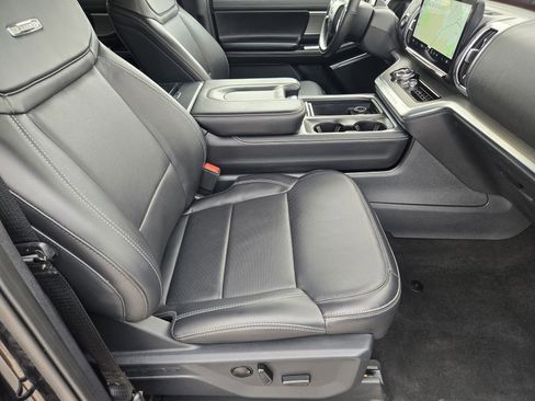 Used 2025 Ford Expedition Platinum AWD/4WD image 15