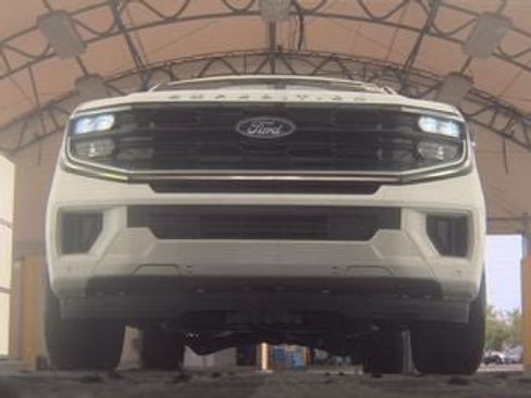 Used 2025 Ford Expedition Max Platinum AWD/4WD image 9