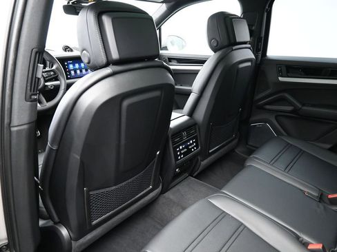Certified 2026 Porsche Cayenne S AWD/4WD image 8