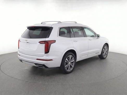Used 2023 Cadillac XT6 Premium Luxury FWD image 4