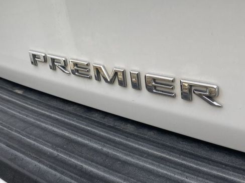 Used 2021 Chevrolet Suburban Premier w/ Premium Package AWD/4WD image 8