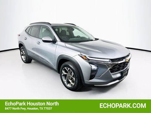 Used 2025 Chevrolet Trax LT w/ LT Convenience Package image 1