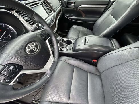 Used 2017 Toyota Highlander Limited FWD image 10