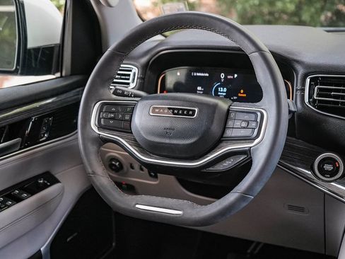 Used 2022 Jeep Wagoneer Series II RWD image 15