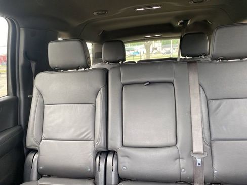 Used 2025 Chevrolet Suburban Z71 image 29