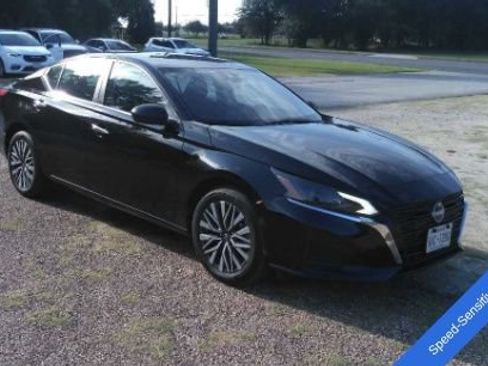 Used 2025 Nissan Altima 2.5 SV AWD/4WD image 10