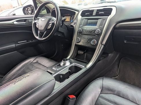 Used 2017 Ford Fusion SE image 32