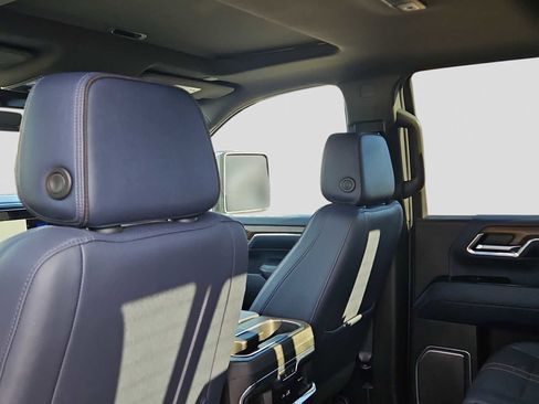 Used 2024 Chevrolet Silverado 2500 High Country image 16