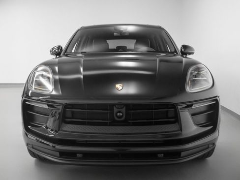 Used 2025 Porsche Macan image 8