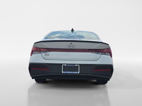 New 2025 Hyundai Elantra SEL image 4