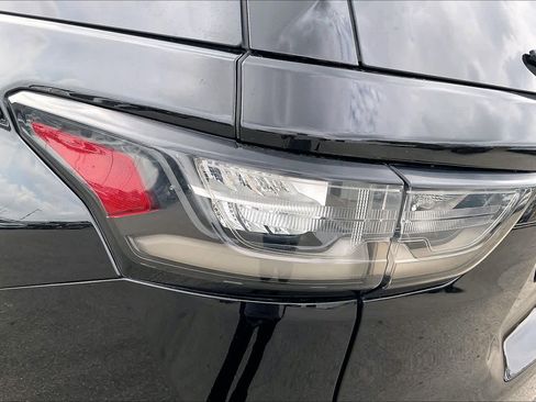 Used 2020 Chevrolet Traverse Premier w/ Redline Edition image 28