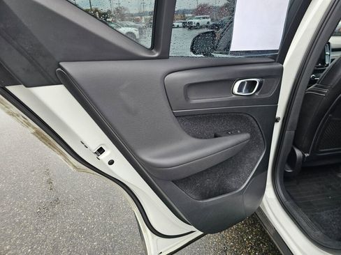 Used 2020 Volvo XC40 T5 R-Design image 19