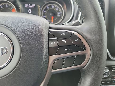 Used 2020 Jeep Cherokee Latitude Plus w/ Comfort/Convenience Group image 15