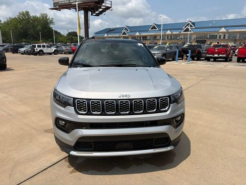 Used 2025 Jeep Compass Limited AWD/4WD image 4