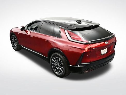 Used 2025 Cadillac Lyriq Sport AWD/4WD image 18
