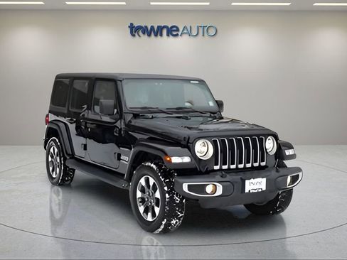Used 2022 Jeep Wrangler Unlimited Sahara w/ Cold Weather Group AWD/4WD image 7