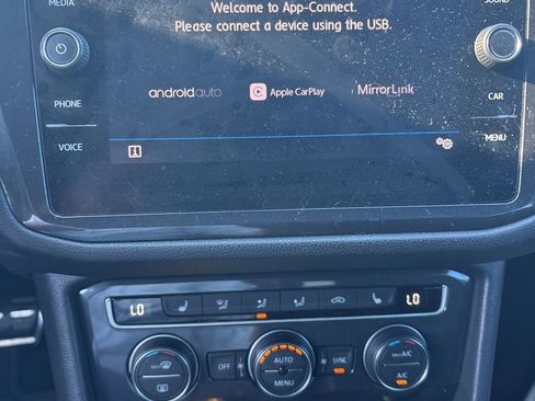 Used 2020 Volkswagen Tiguan SE R-Line FWD image 3