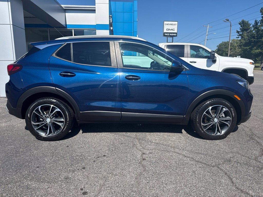 Used 2022 Buick Encore GX Select FWD image 2
