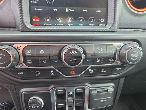 Used 2022 Jeep Gladiator Mojave w/ Cold Weather Group AWD/4WD image 23