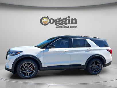 New 2025 Ford Explorer ST-Line w/ Premium Package