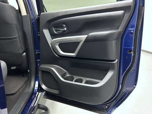Used 2023 Nissan Titan SV w/ SV Convenience Package AWD/4WD image 17