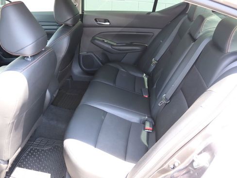 Used 2022 Nissan Altima 2.5 SR FWD image 11