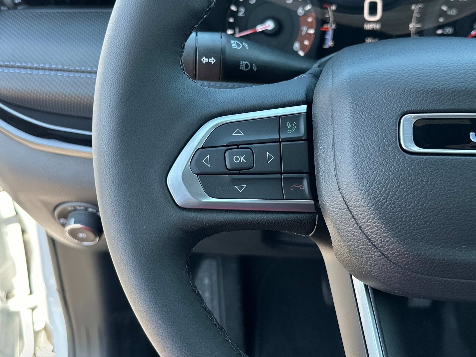 New 2025 Jeep Compass Limited w/ Sun & Sound Group AWD/4WD image 30