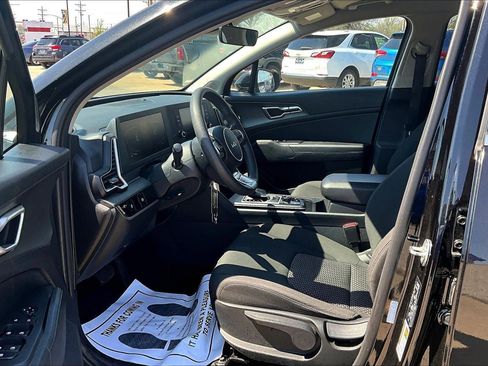 Used 2024 Kia Sportage LX image 17