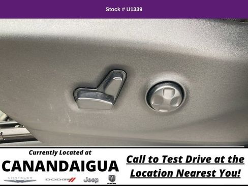 Used 2021 Chrysler Pacifica Touring-L image 11