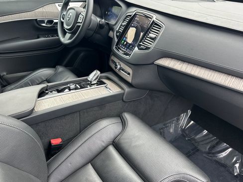 Certified 2023 Volvo XC90 T8 Ultimate w/ Lounge Package image 19