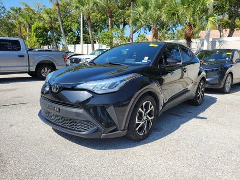 Used 2022 Toyota C-HR XLE FWD image 3