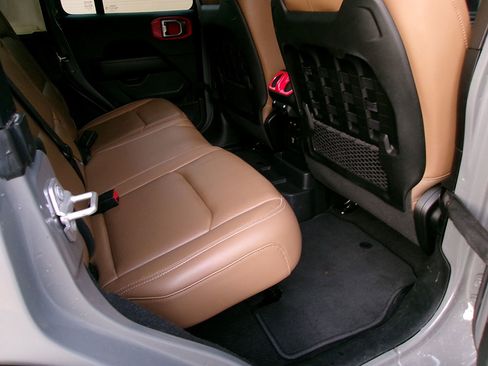 Used 2021 Jeep Wrangler Unlimited Rubicon image 12