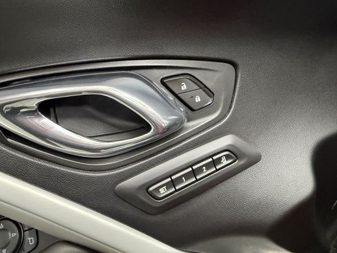 Used 2016 Chevrolet Camaro SS RWD image 10