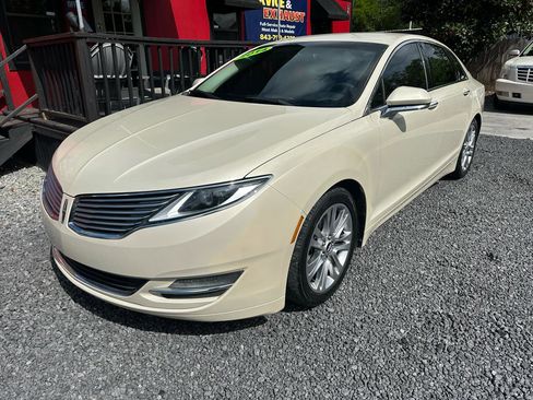 Used 2014 Lincoln MKZ image 2