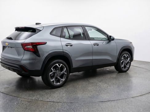 Used 2025 Chevrolet Trax LT FWD image 9