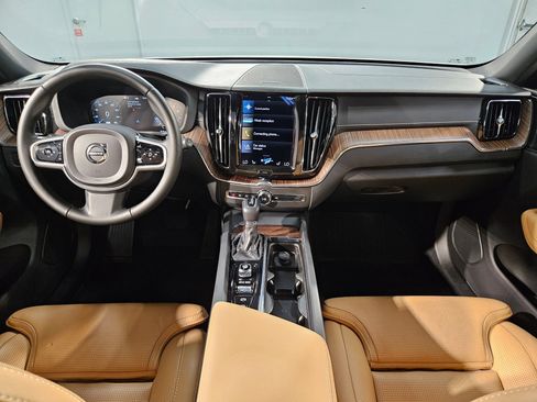 Used 2021 Volvo XC60 T5 Inscription w/ Protection Package FWD image 10