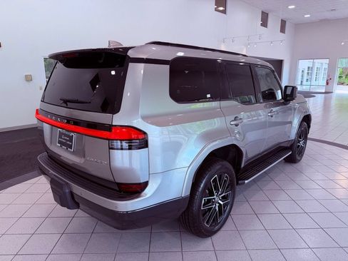 Used 2024 Lexus GX 550 AWD/4WD image 16
