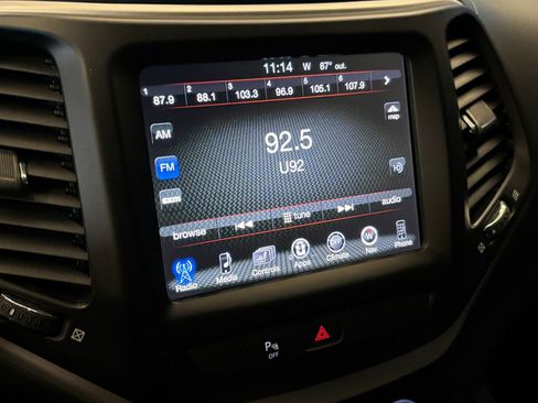 Used 2016 Jeep Cherokee Overland AWD/4WD image 13
