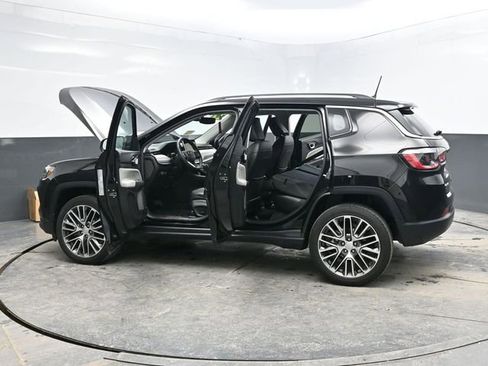 Used 2022 Jeep Compass Limited image 38