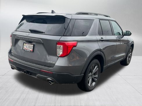 Used 2022 Ford Explorer XLT w/ Equipment Group 202A image 3