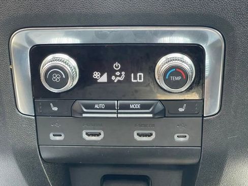 Used 2021 GMC Yukon SLT w/ SLT Premium Package image 22