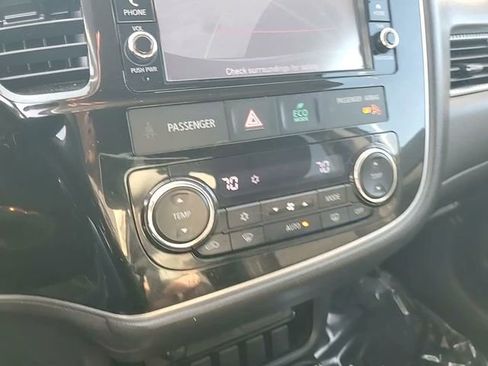 Used 2018 Mitsubishi Outlander ES image 21