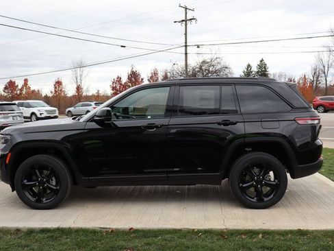 New 2025 Jeep Grand Cherokee Altitude image 26