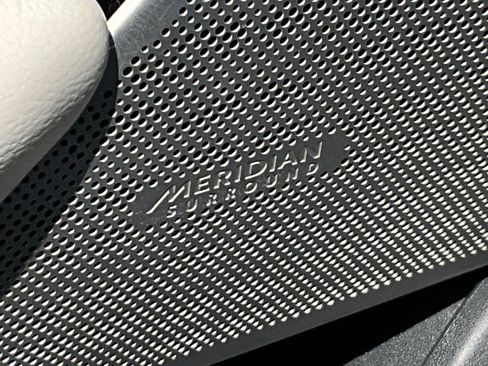 Used 2018 Land Rover Range Rover Velar R-Dynamic SE AWD/4WD image 27